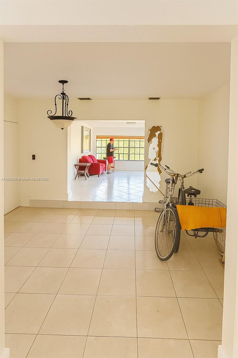 PALM SPRINGS ESTS 9TH ADD - Residential