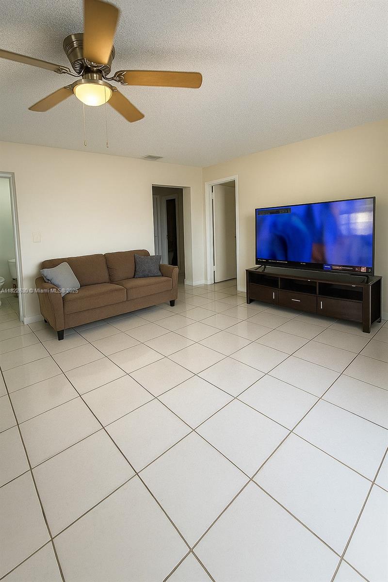 PALM SPRINGS ESTS 9TH ADD - Residential