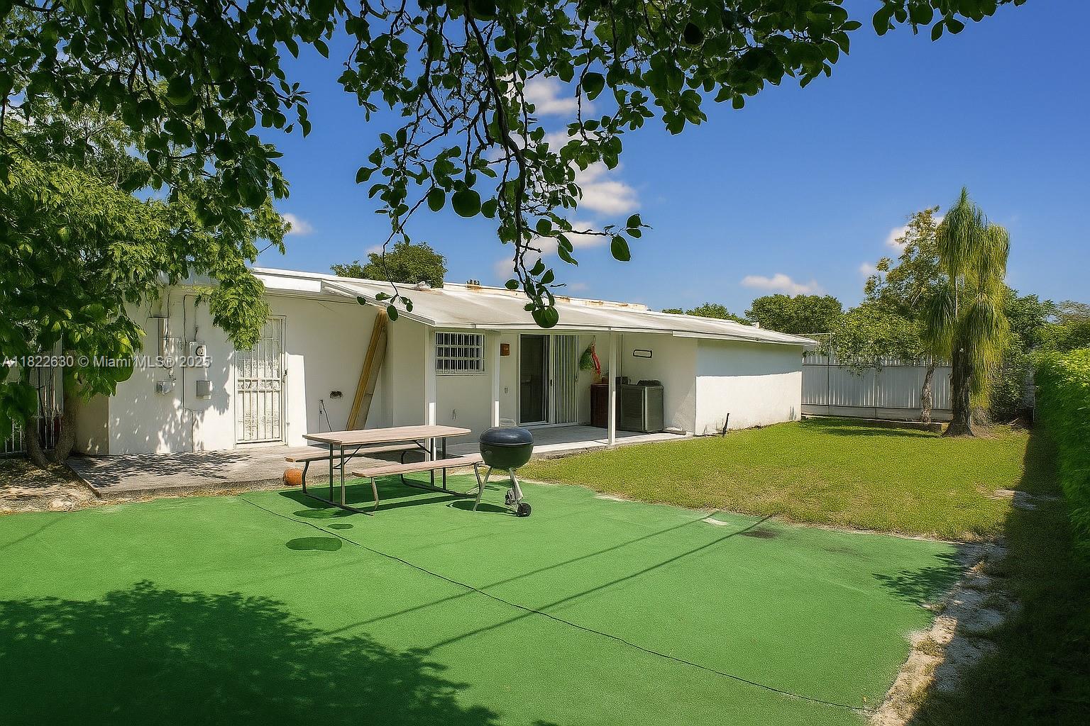 PALM SPRINGS ESTS 9TH ADD - Residential