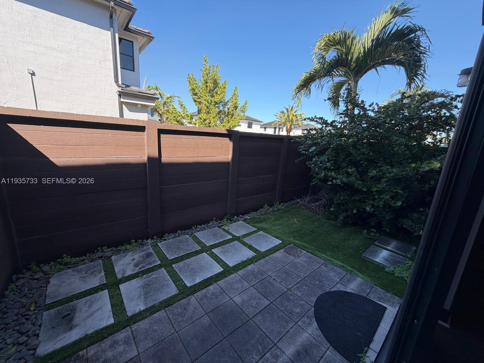 DUNNWOODY LAKE - Residential