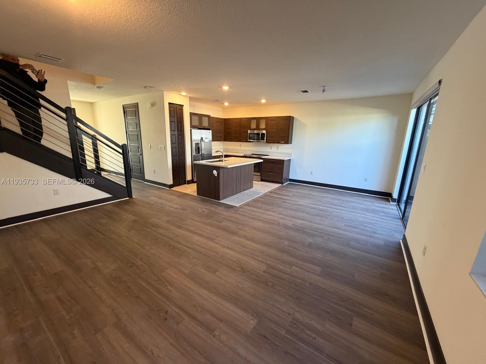 DUNNWOODY LAKE - Residential