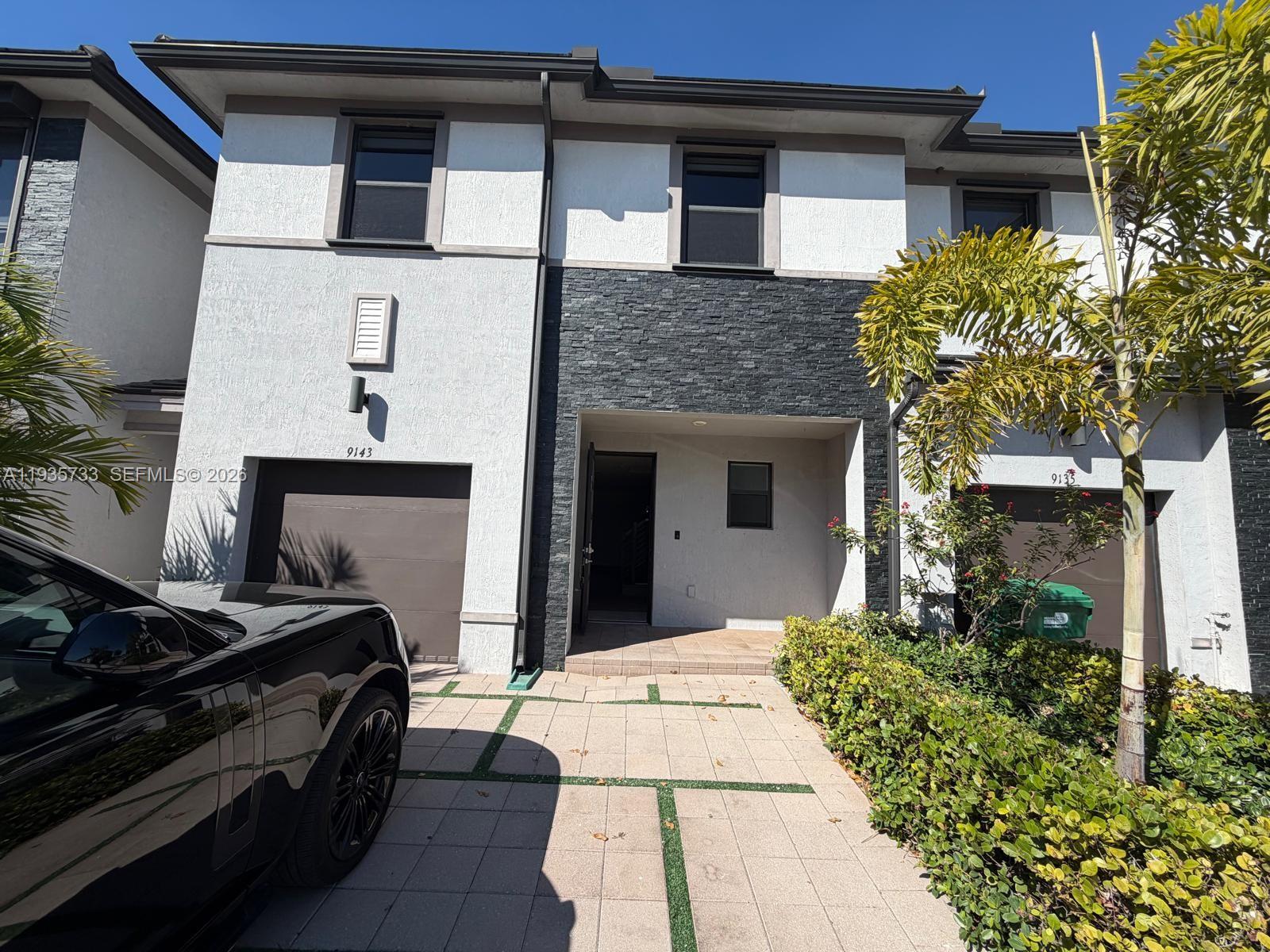 DUNNWOODY LAKE - Residential