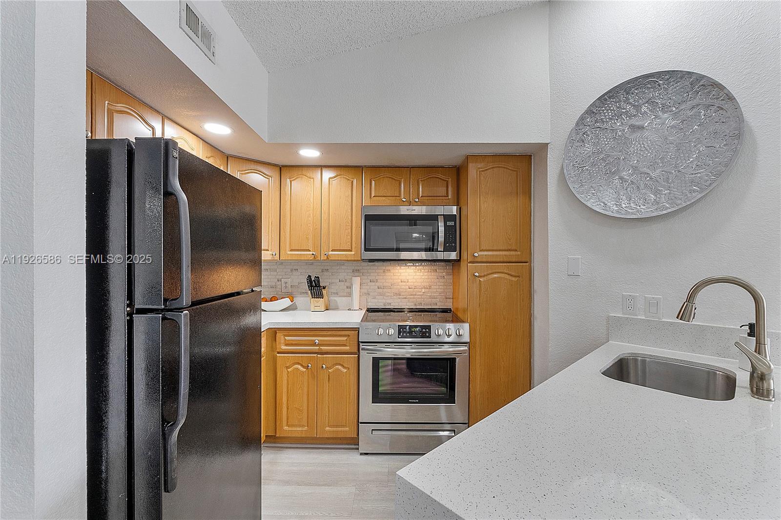 ISLES AT LAGO MAR CONDO - Residential Lease