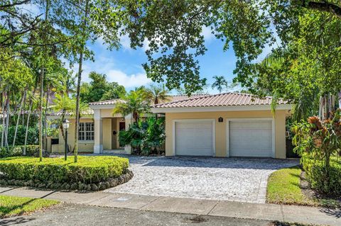 Single Family Residence in Coral Gables FL 526 Madeira Ave 2.jpg