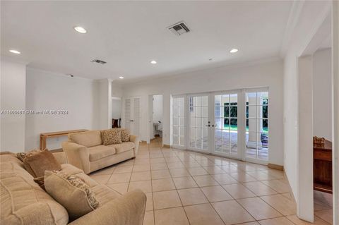 Single Family Residence in Coral Gables FL 526 Madeira Ave 24.jpg