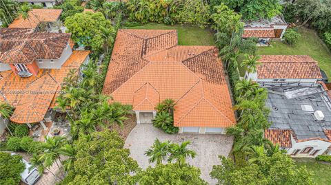 Single Family Residence in Coral Gables FL 526 Madeira Ave 43.jpg