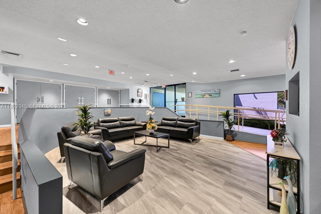 LIME BAY CONDOMINIUM 8 - Residential