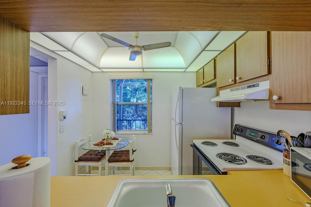 LIME BAY CONDOMINIUM 8 - Residential