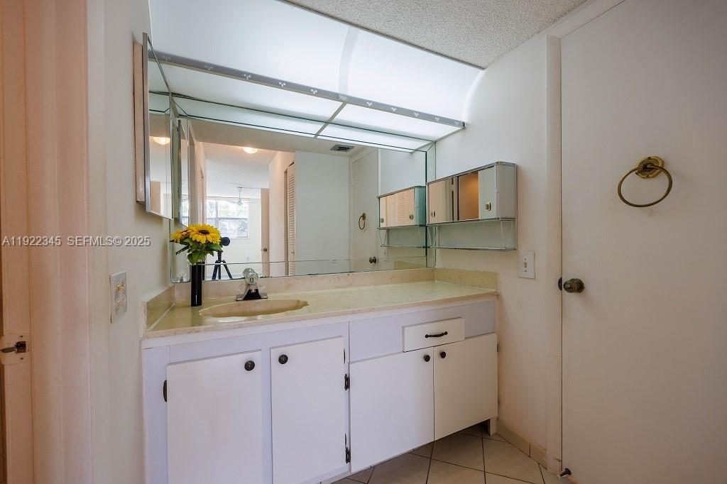 LIME BAY CONDOMINIUM 8 - Residential