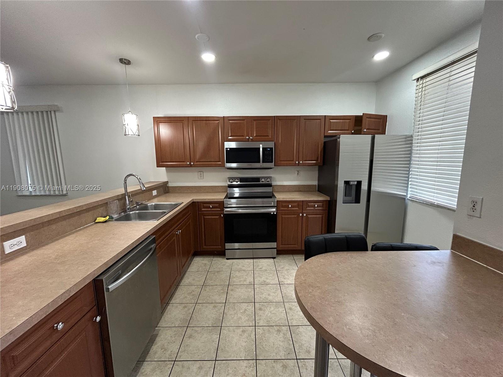 SOLABELLA CONDO - Residential Lease