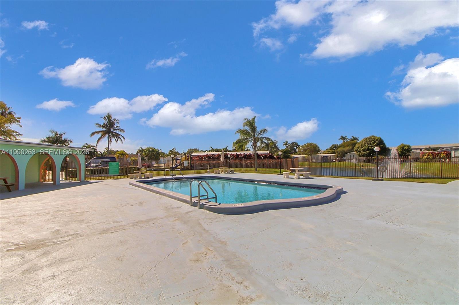 GATEWAY ESTATES PARK COND - Residential