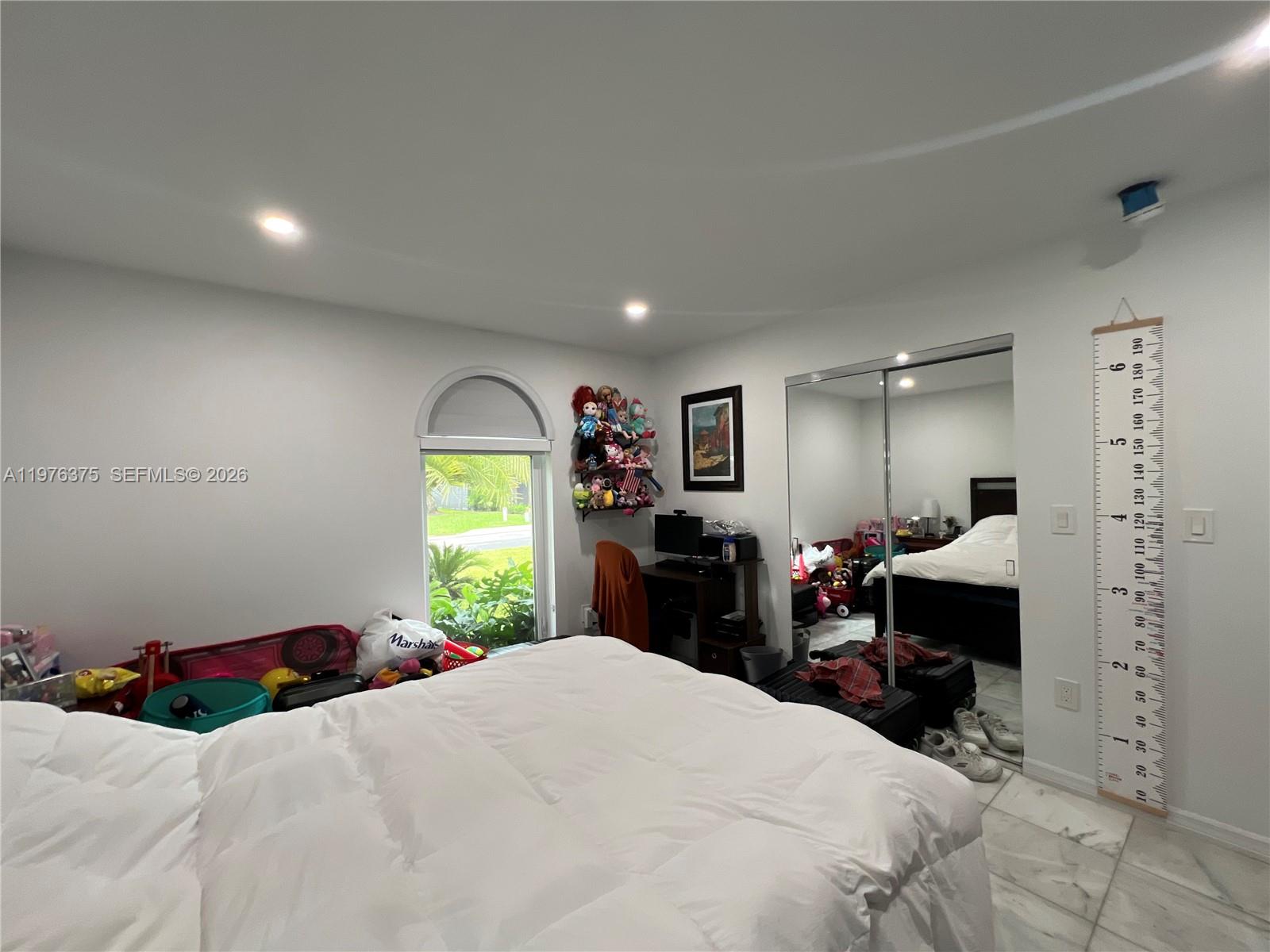 DORAL ESTATES - Residential Lease