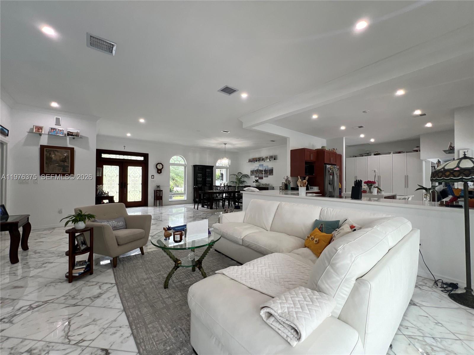 DORAL ESTATES - Residential Lease