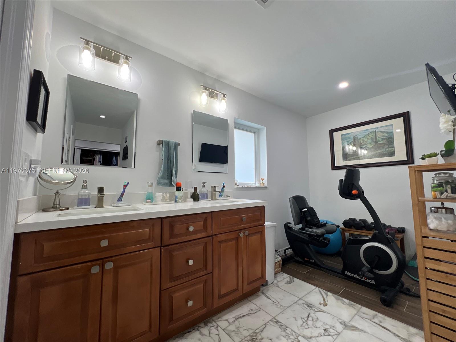 DORAL ESTATES - Residential Lease