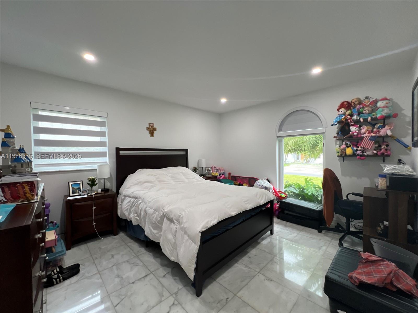 DORAL ESTATES - Residential Lease