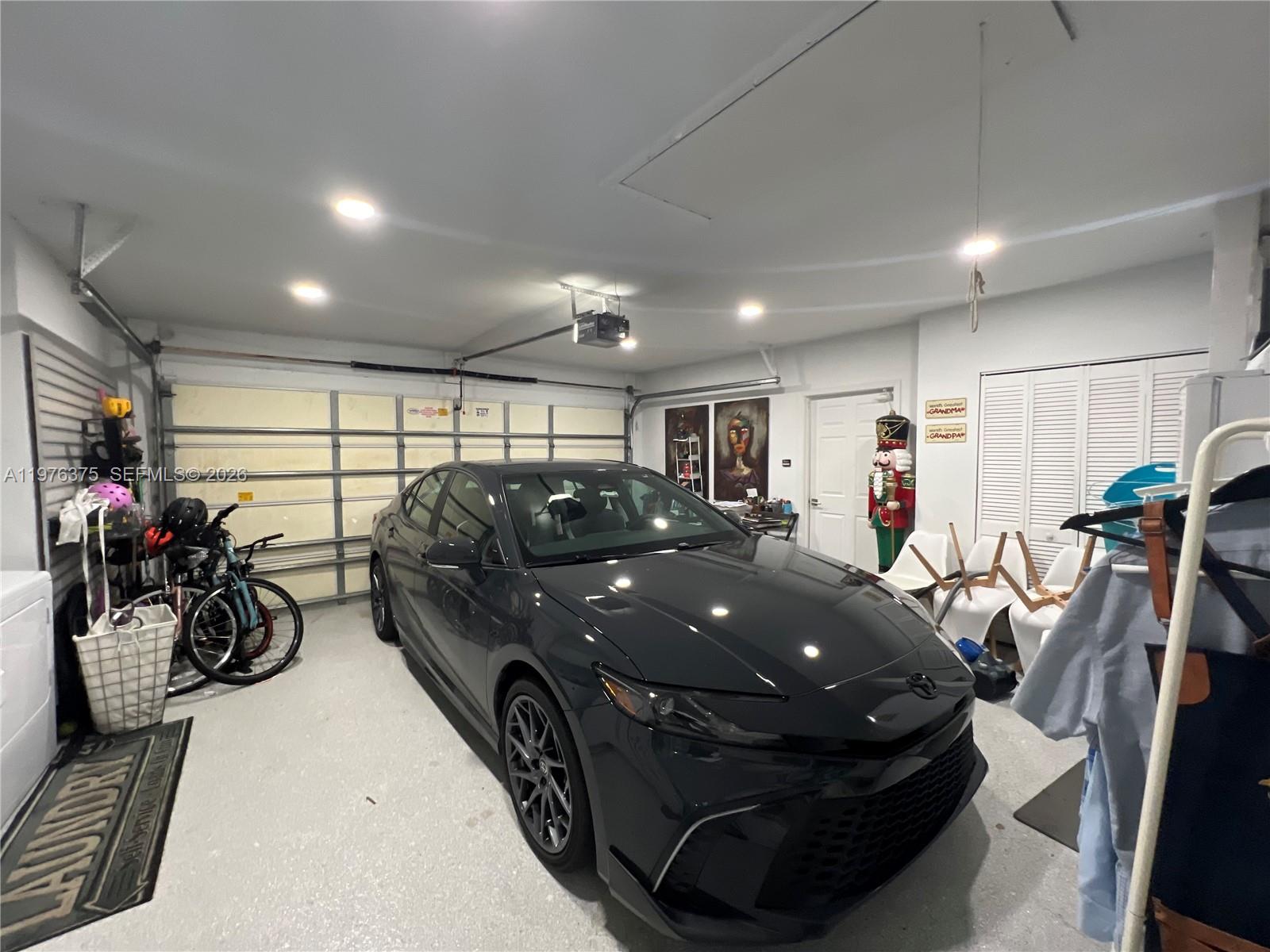 DORAL ESTATES - Residential Lease