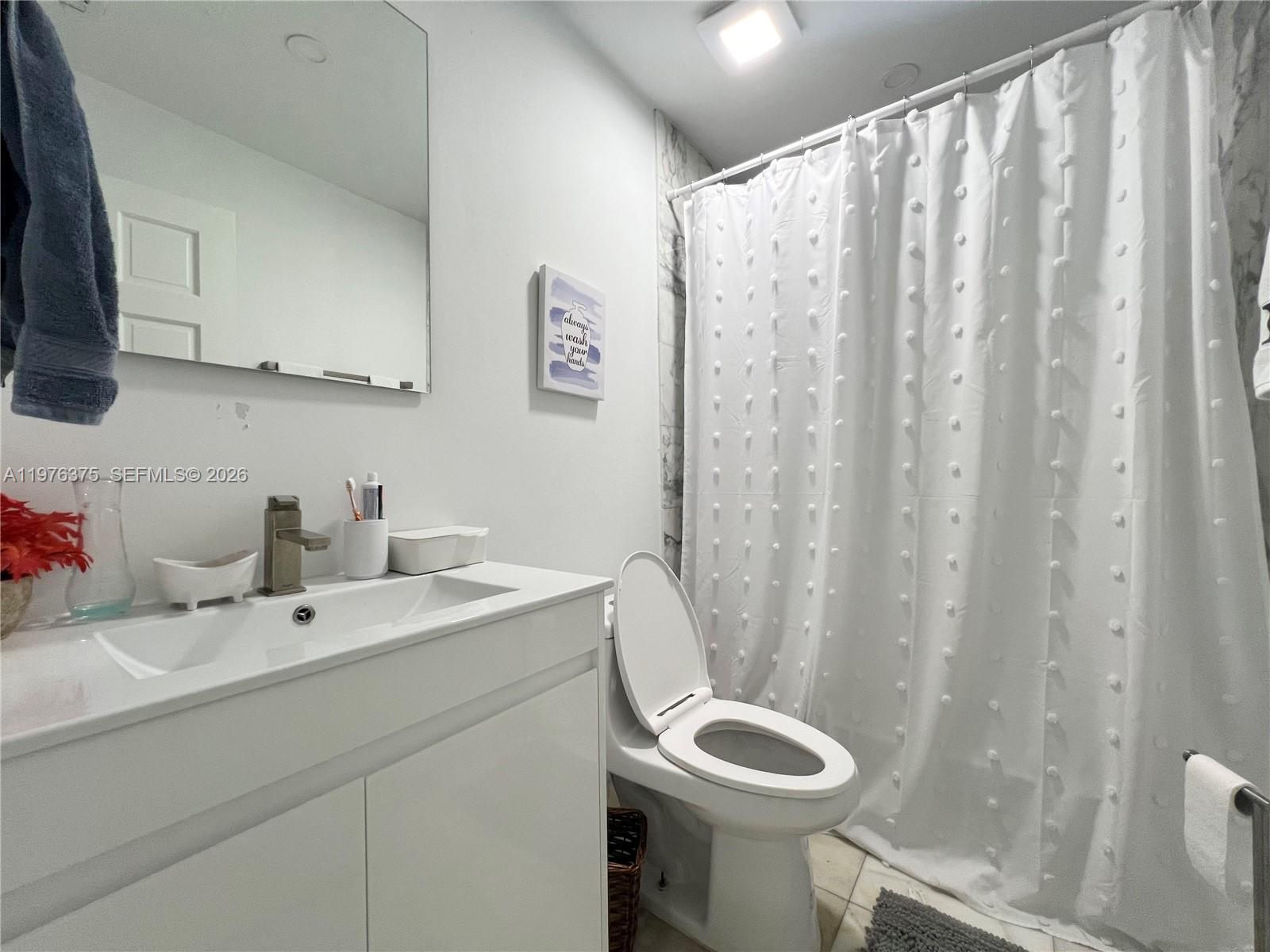 DORAL ESTATES - Residential Lease