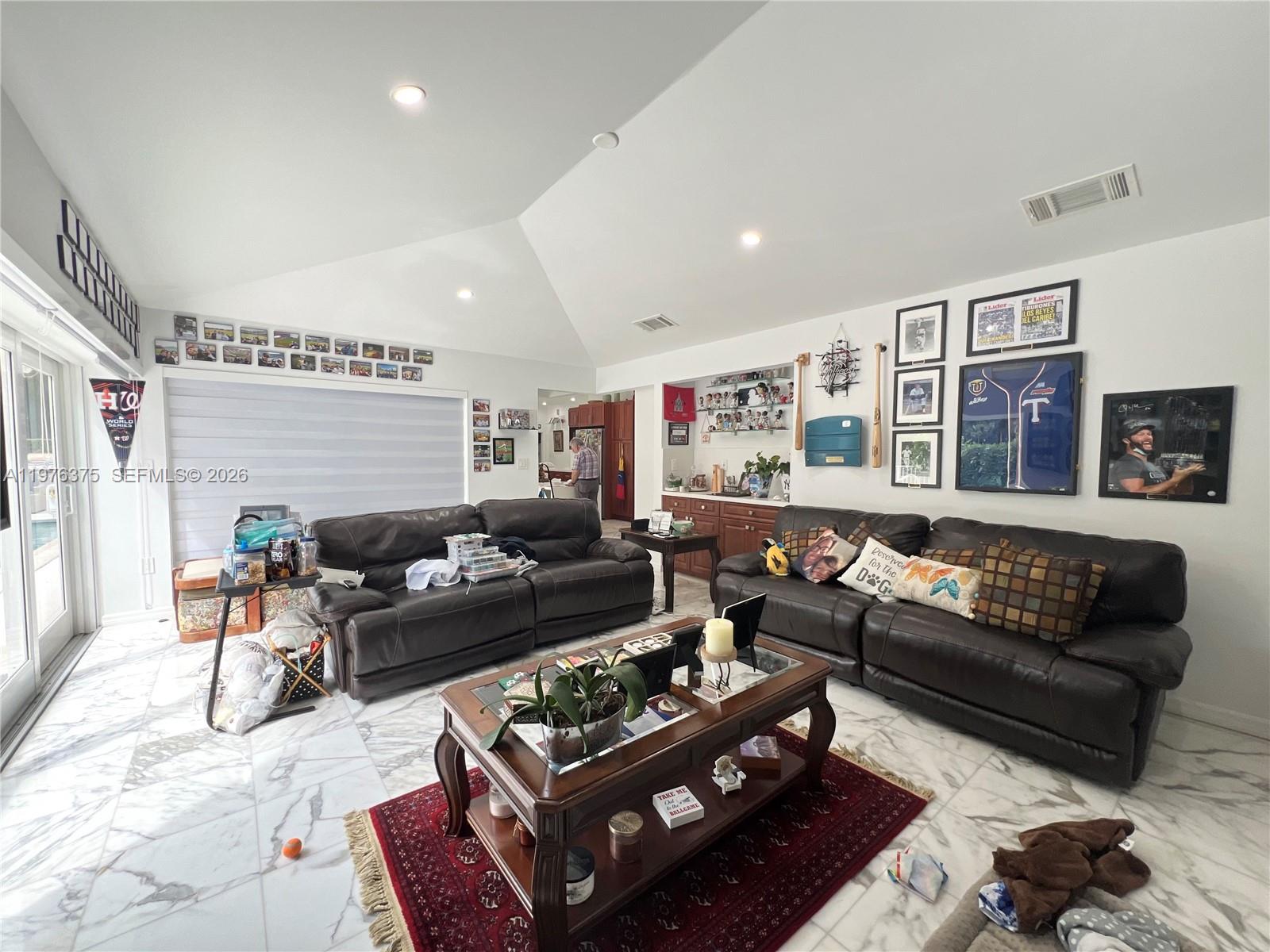 DORAL ESTATES - Residential Lease