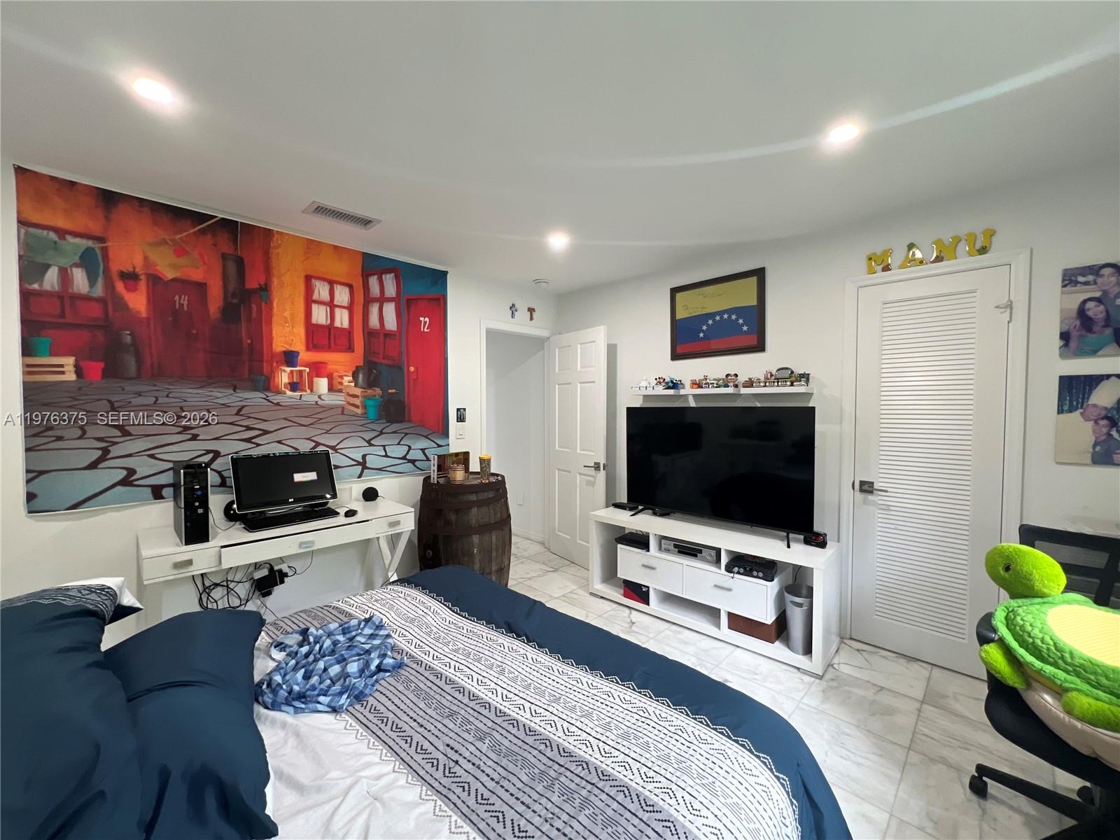 DORAL ESTATES - Residential Lease