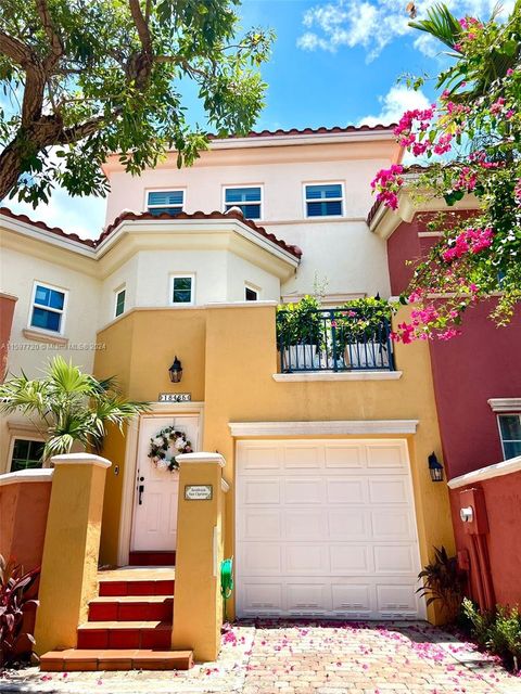 Townhouse in Aventura FL 18465 30th Ave.jpg