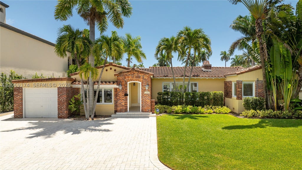 Photo of 330 Coconut Isle Dr, Fort Lauderdale, FL 33301 (MLS # A12069174)