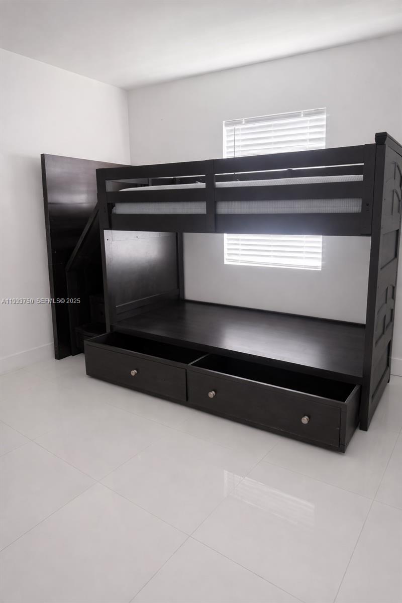 WESTWOOD LAKE 4TH ADDN - Residential