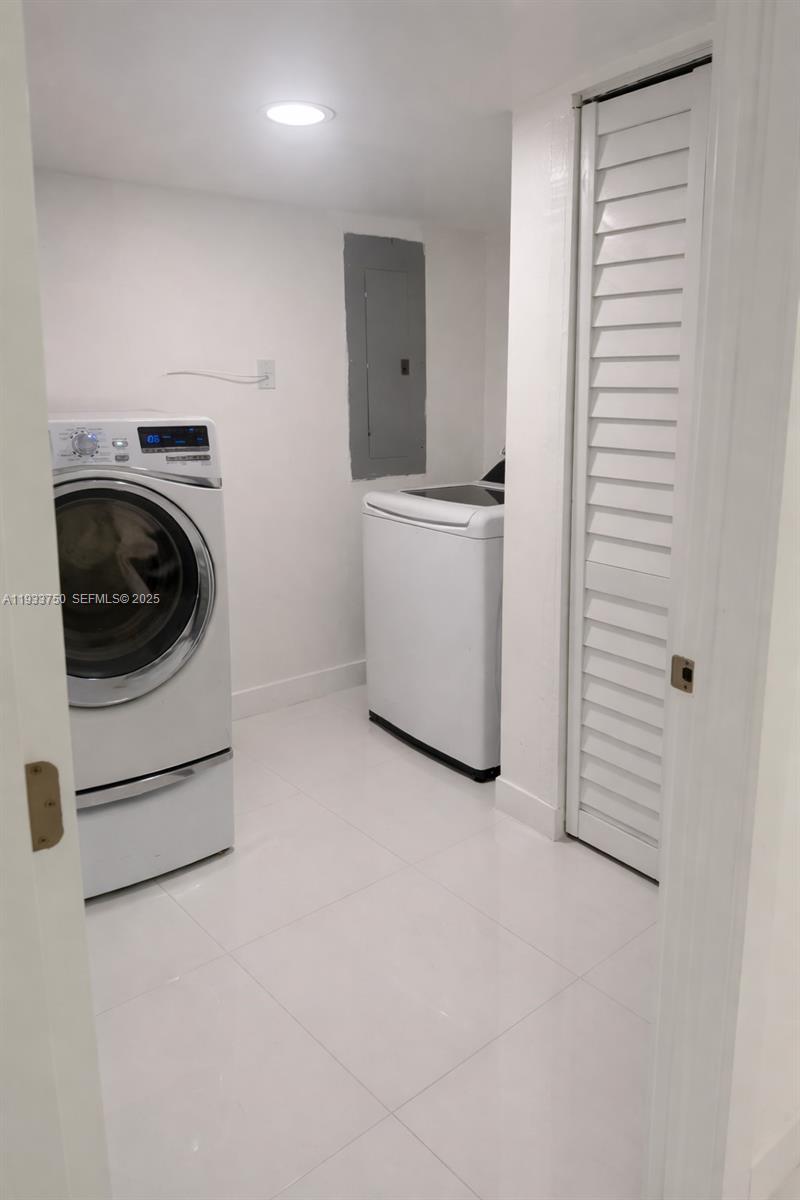 WESTWOOD LAKE 4TH ADDN - Residential