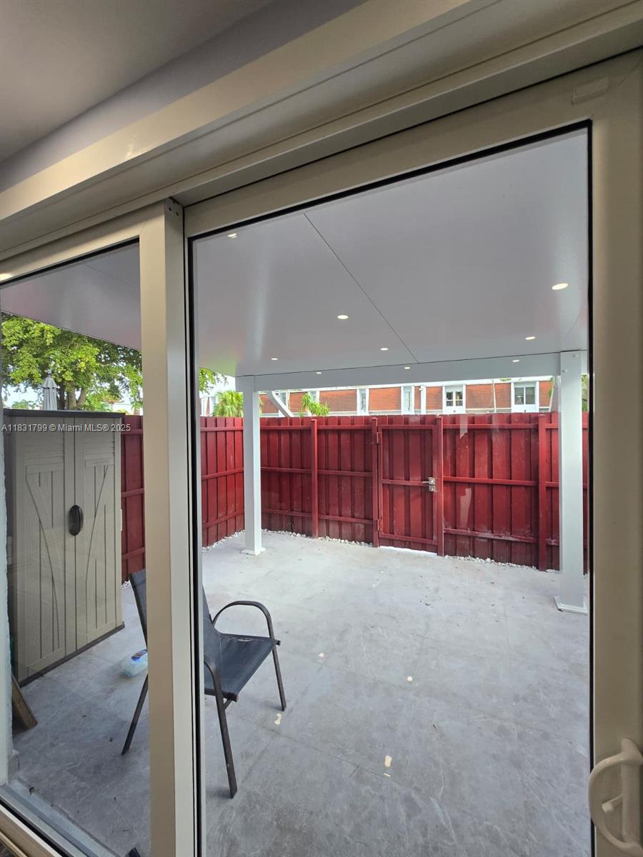 LAGUNA CONDO - Residential