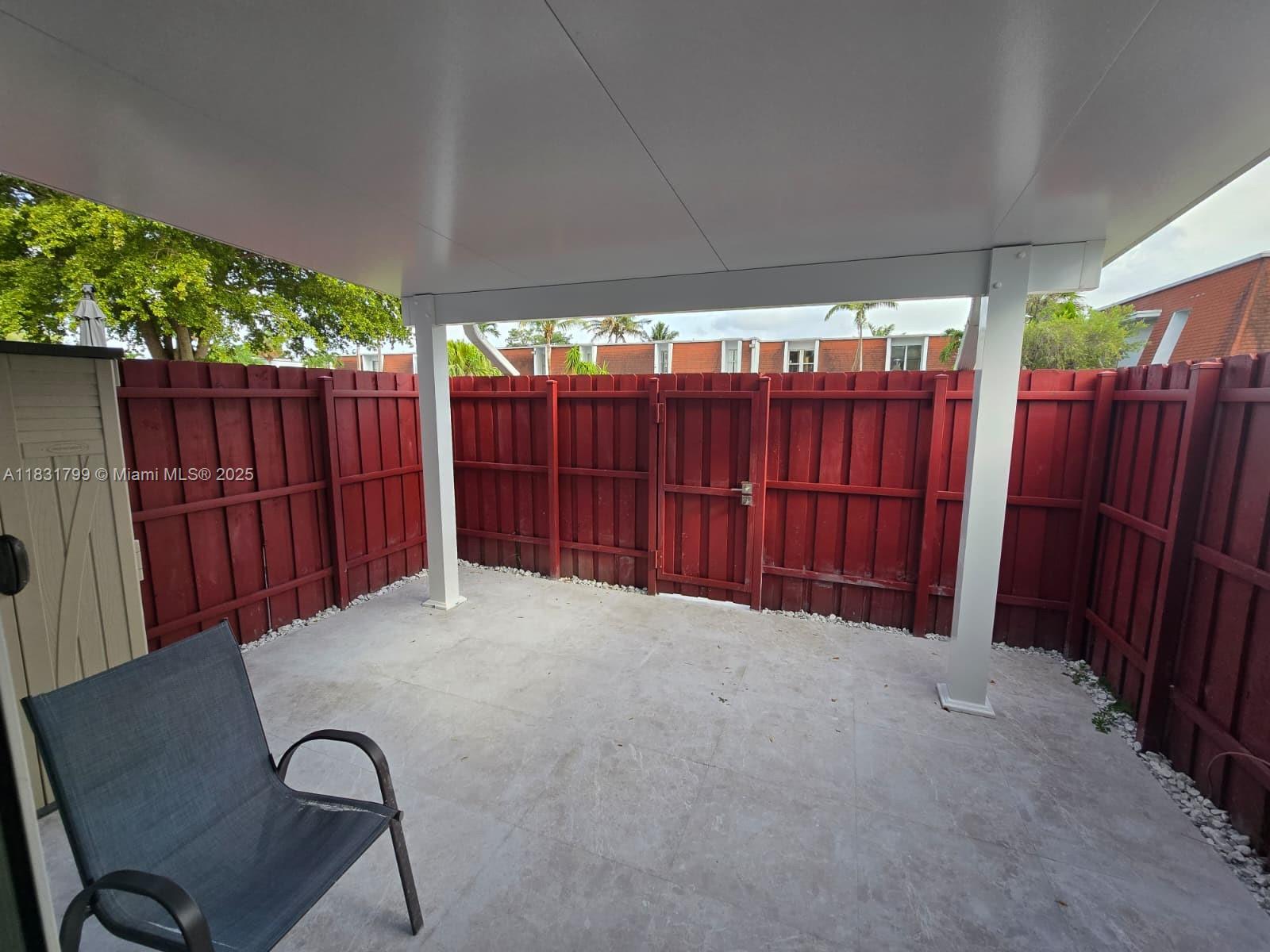 LAGUNA CONDO - Residential