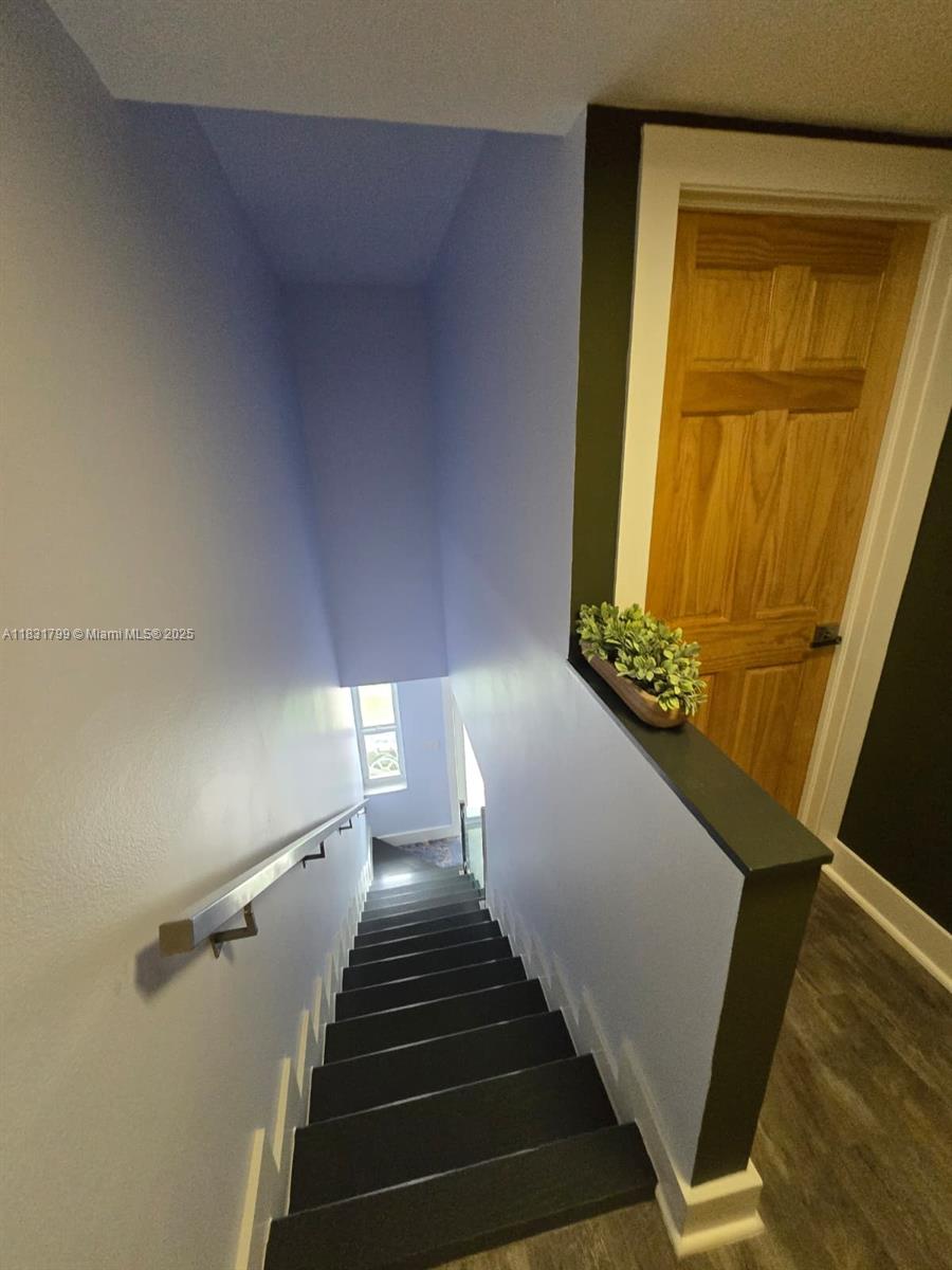 LAGUNA CONDO - Residential