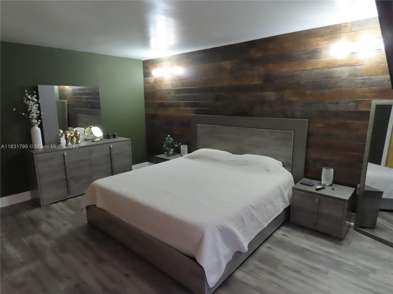 LAGUNA CONDO - Residential