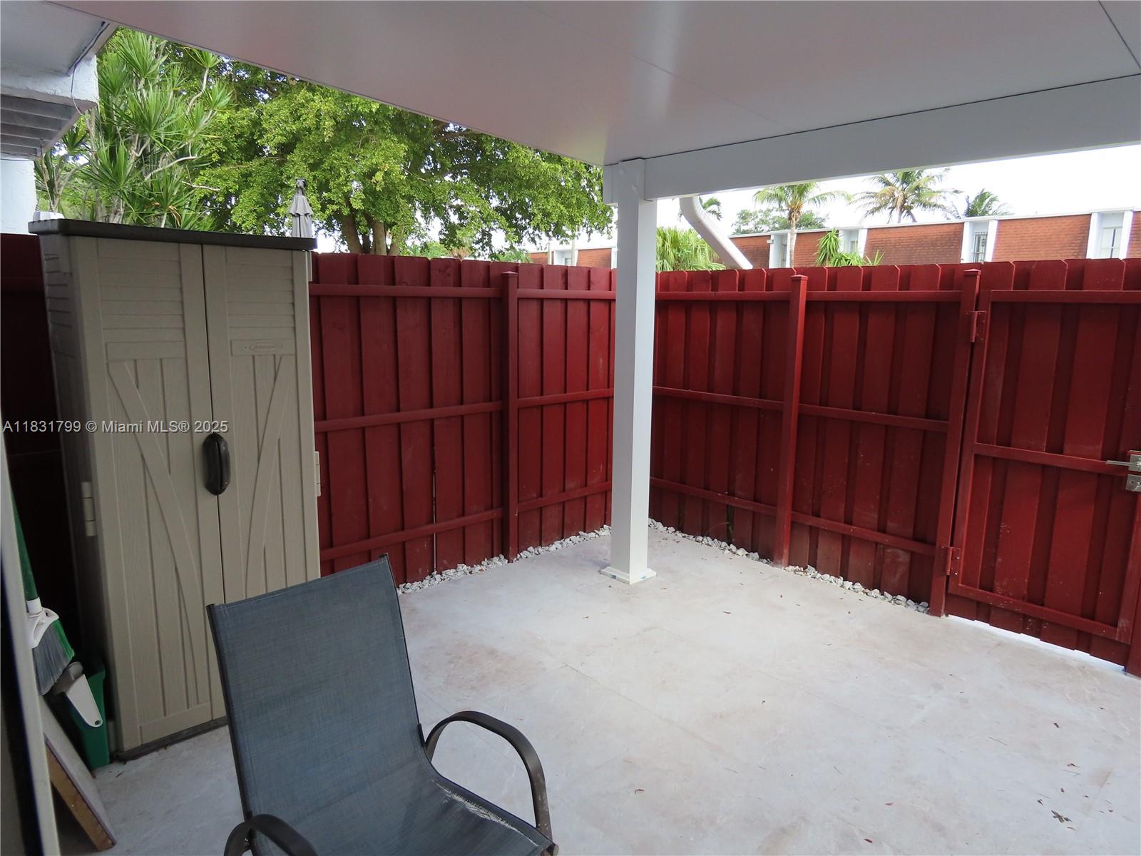 LAGUNA CONDO - Residential