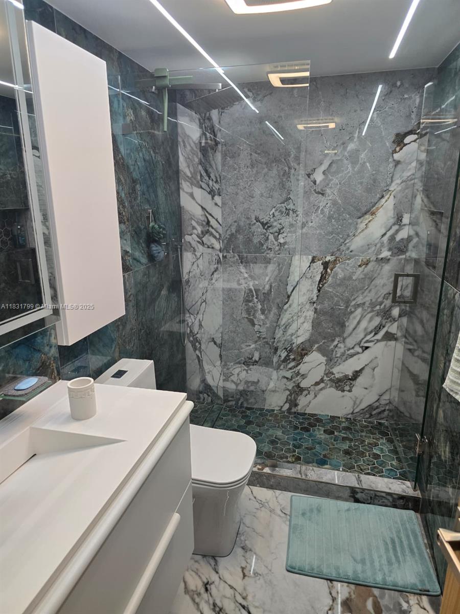 LAGUNA CONDO - Residential