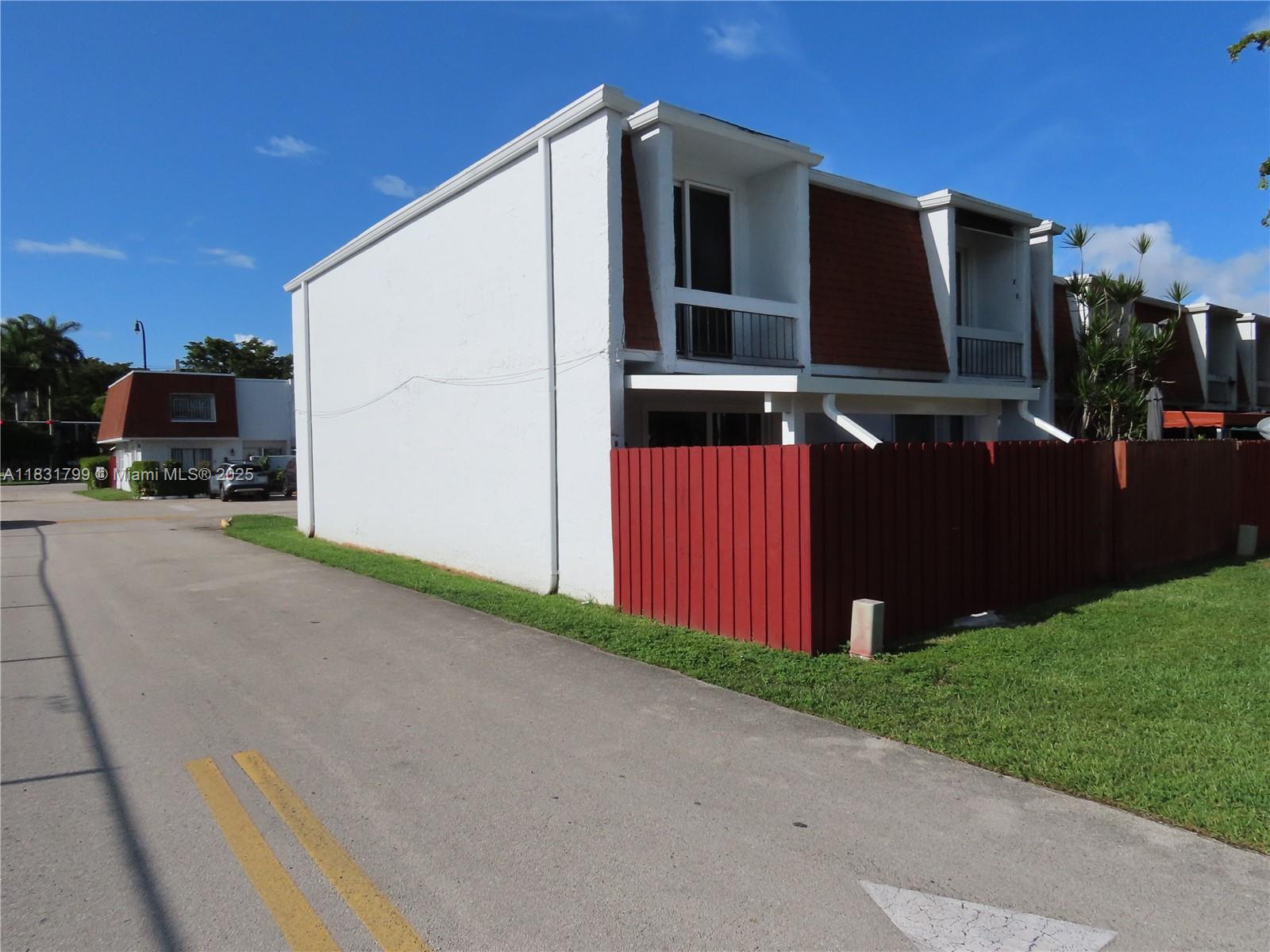 LAGUNA CONDO - Residential