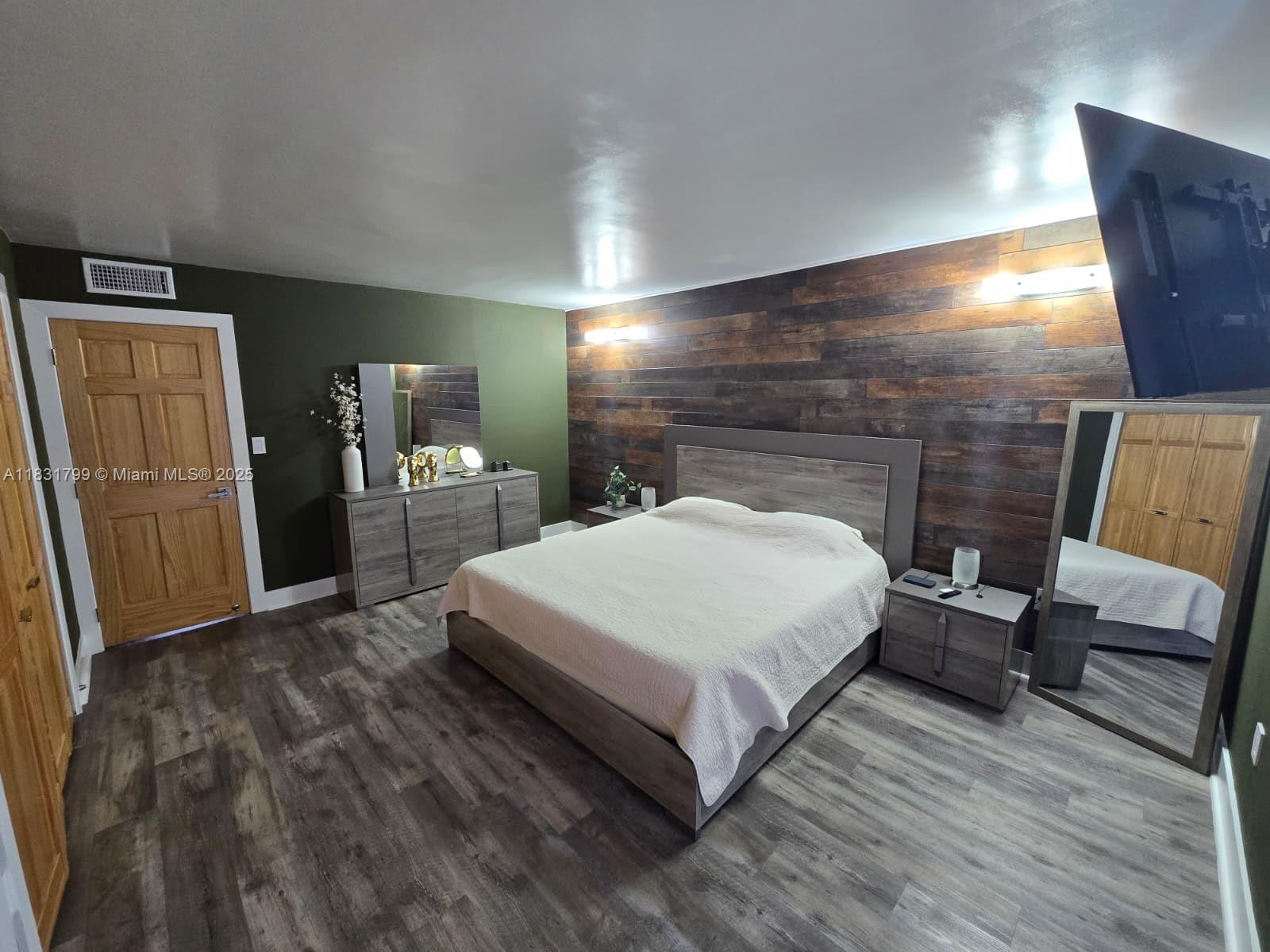 LAGUNA CONDO - Residential