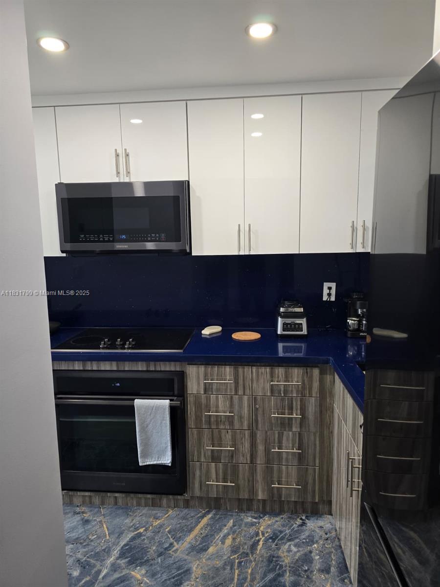 LAGUNA CONDO - Residential