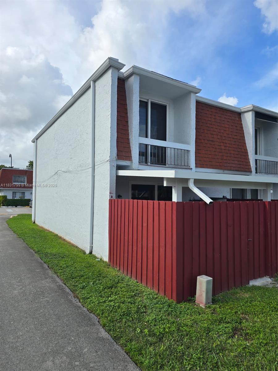 LAGUNA CONDO - Residential