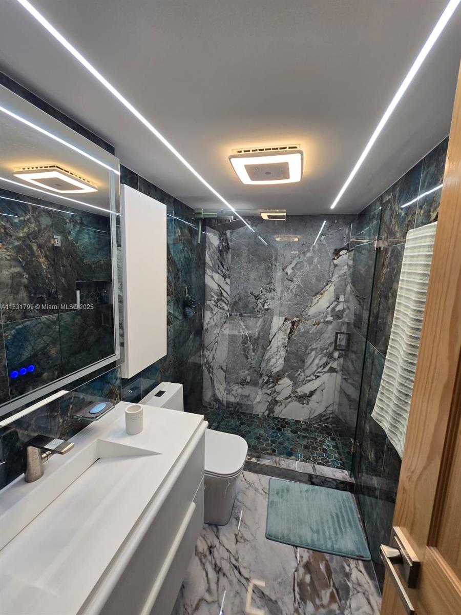 LAGUNA CONDO - Residential