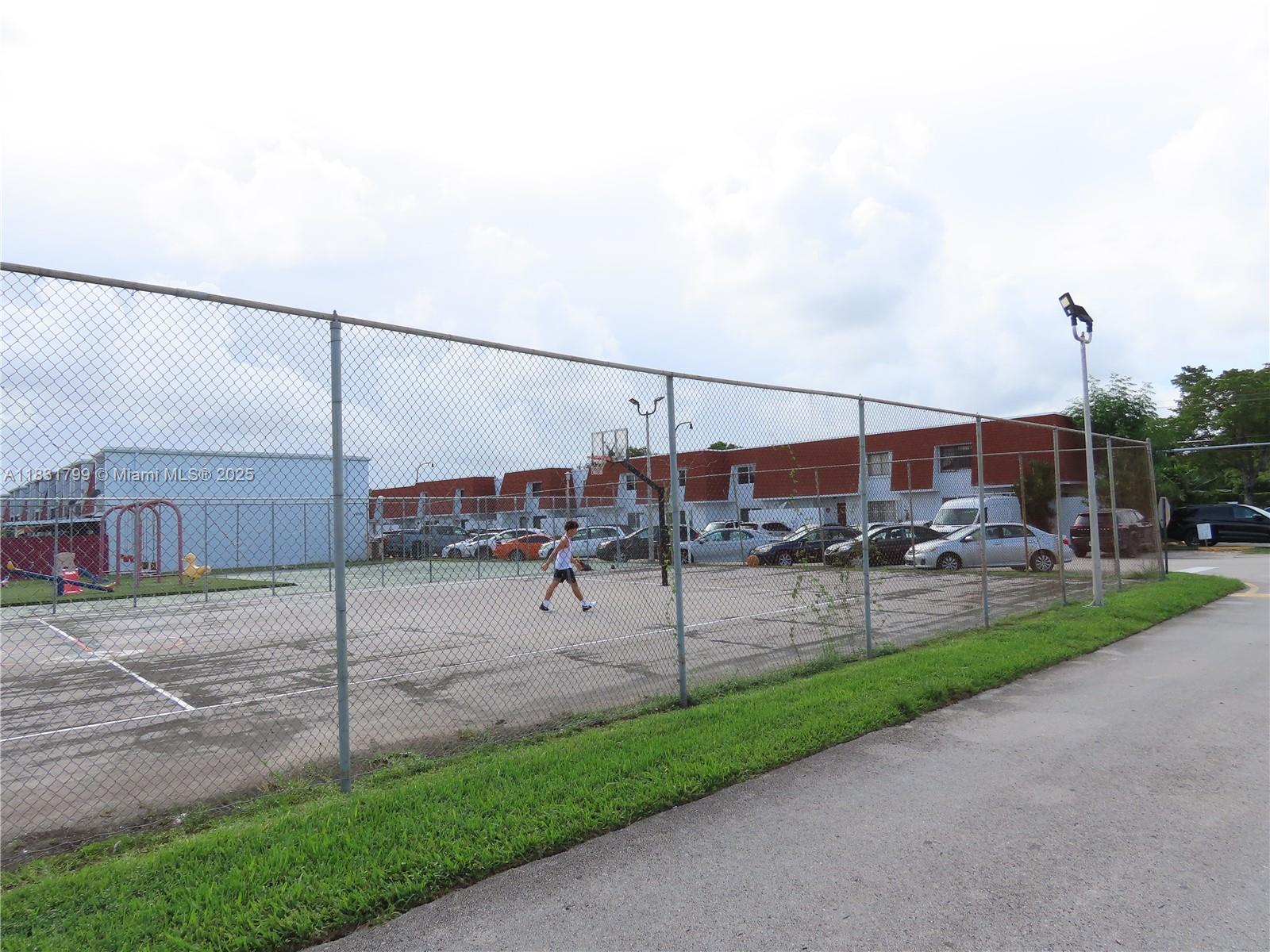 LAGUNA CONDO - Residential