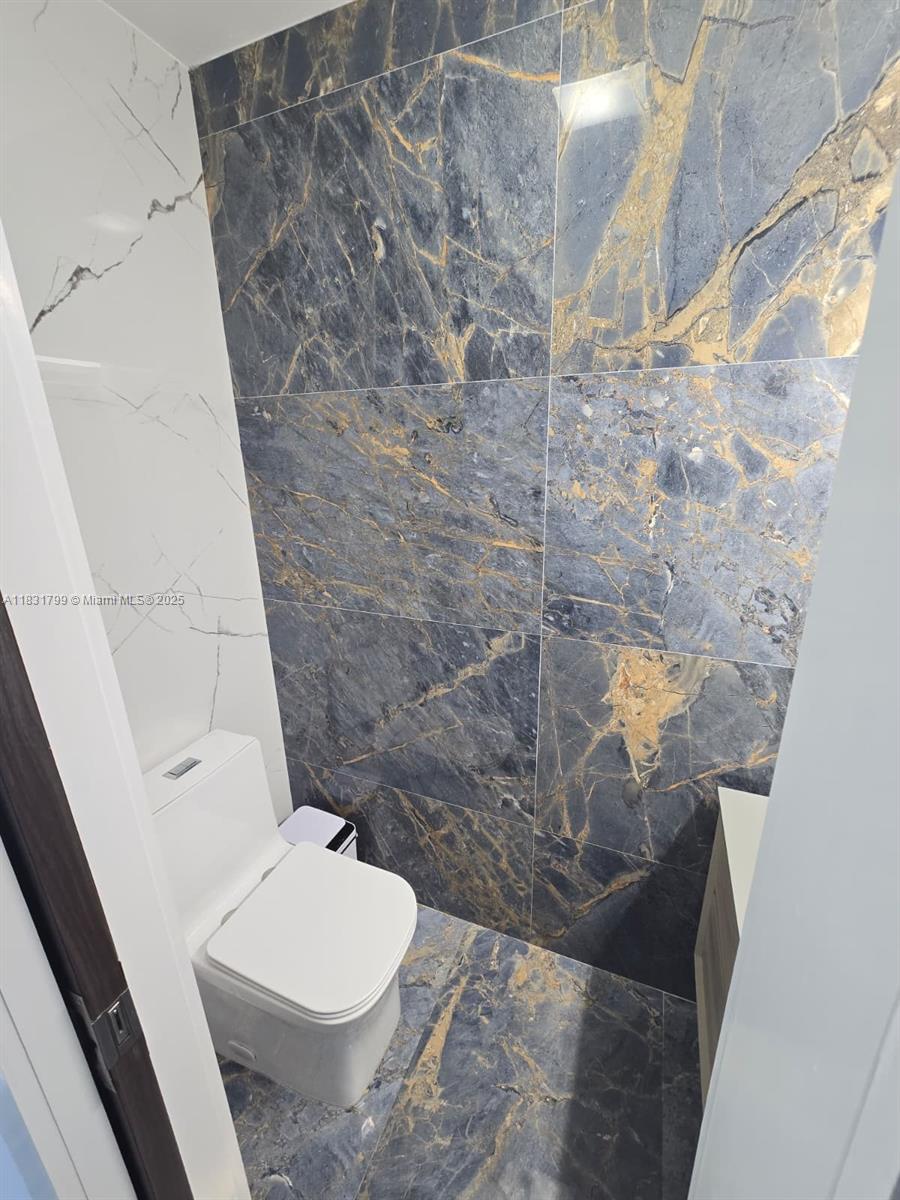 LAGUNA CONDO - Residential