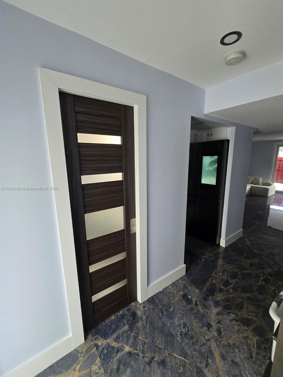 LAGUNA CONDO - Residential