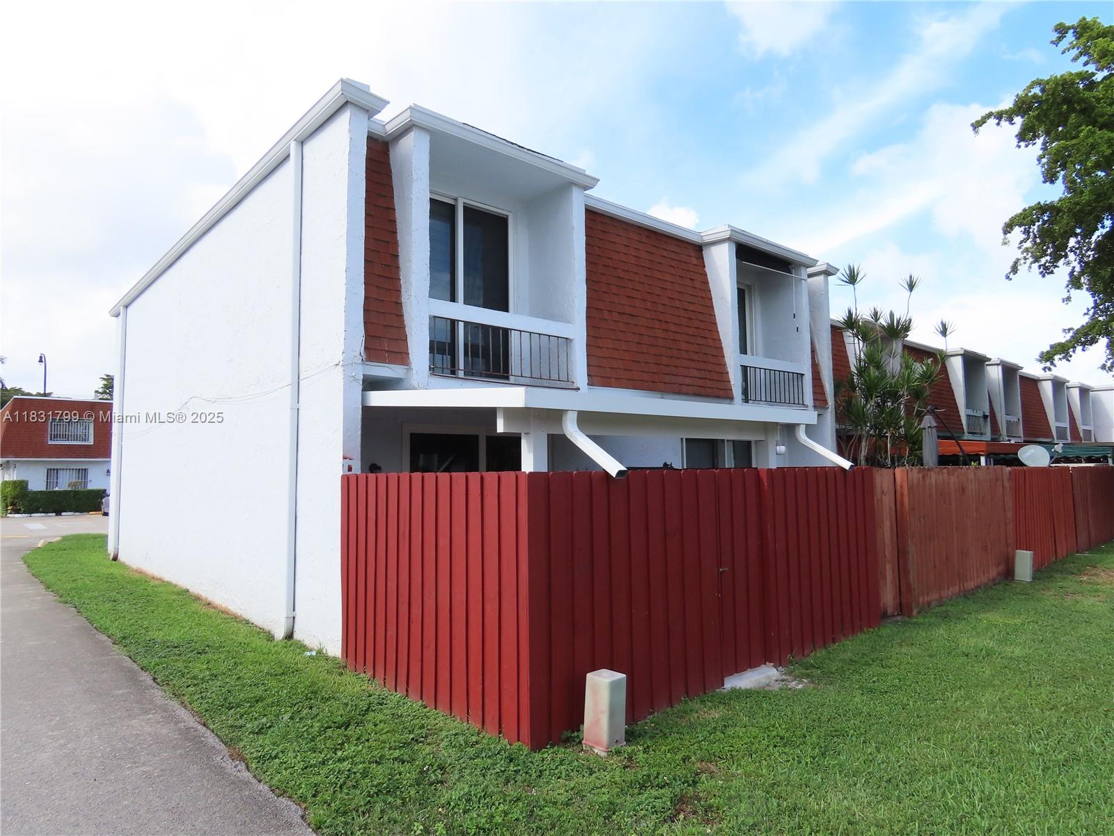 LAGUNA CONDO - Residential