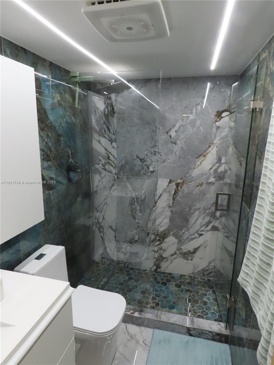 LAGUNA CONDO - Residential