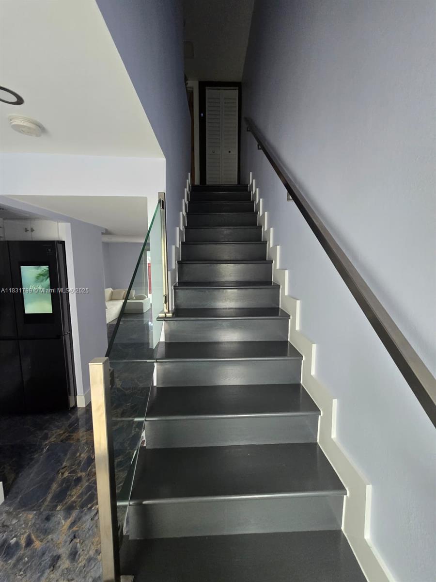 LAGUNA CONDO - Residential