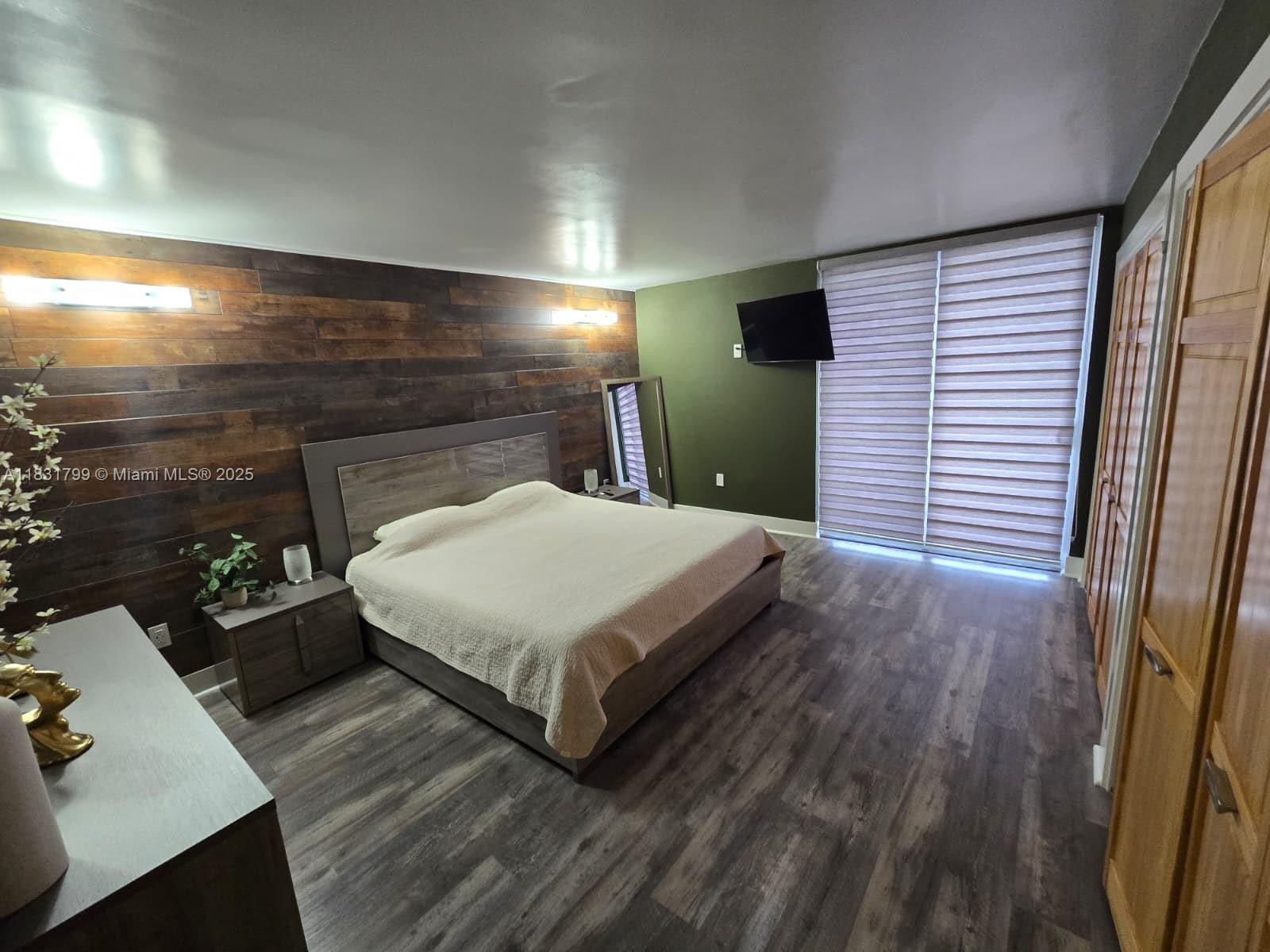 LAGUNA CONDO - Residential