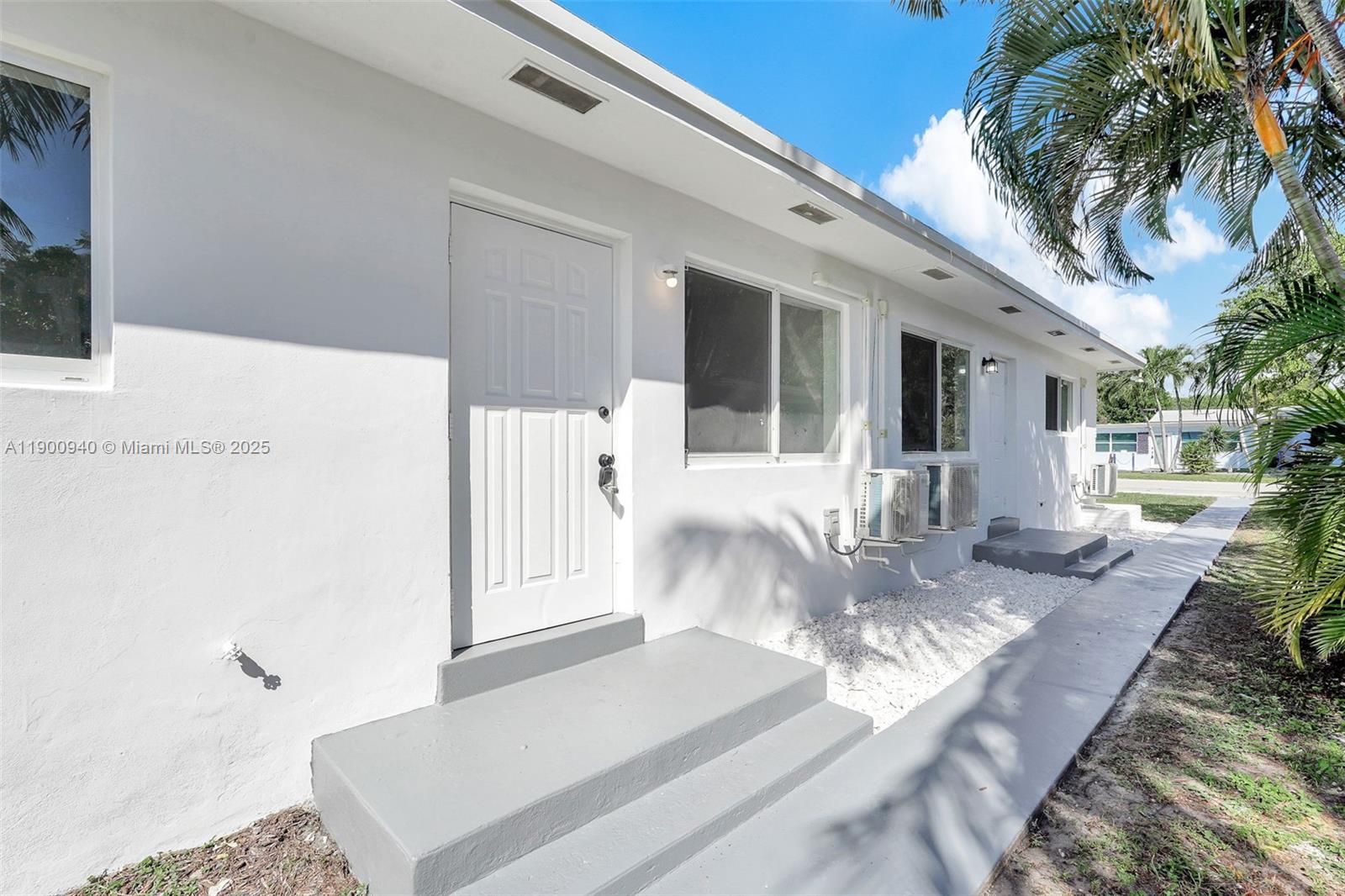 HOLLYWOOD PARK - Residential Lease
