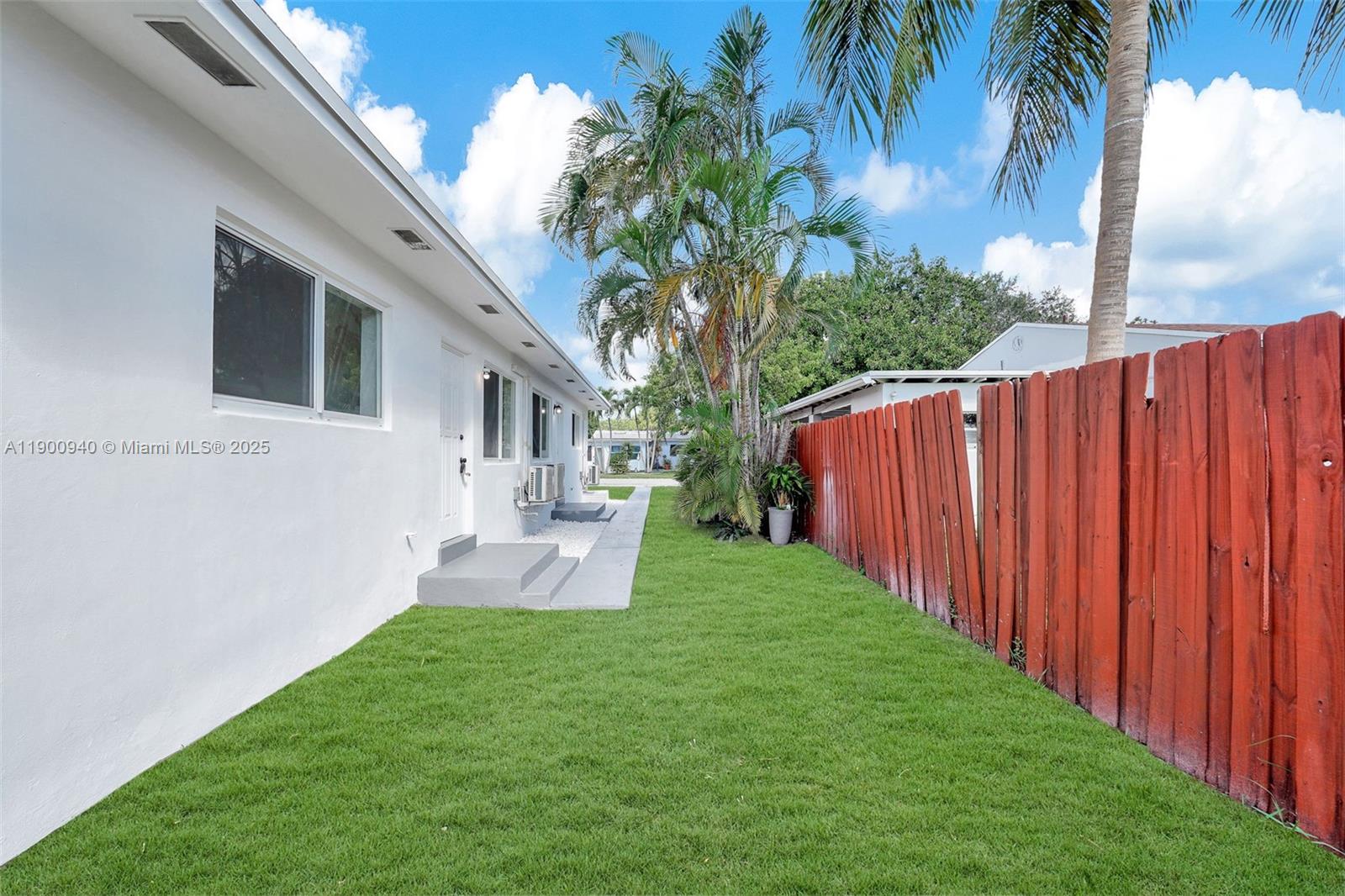 HOLLYWOOD PARK - Residential Lease