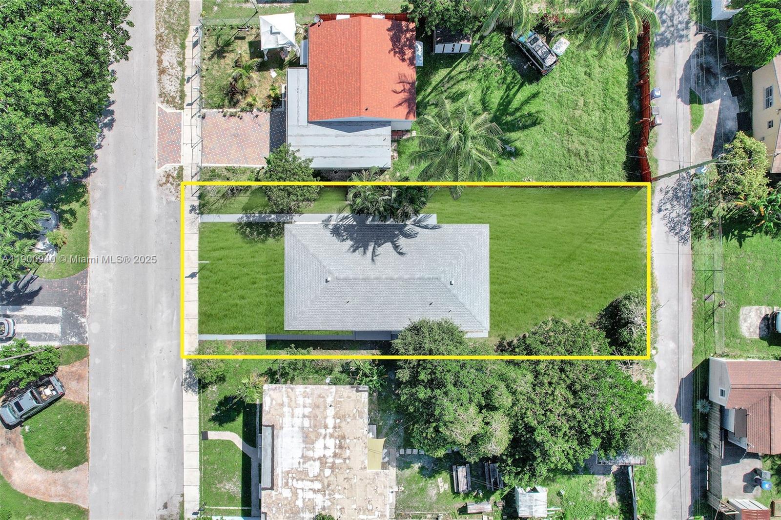 HOLLYWOOD PARK - Residential Lease