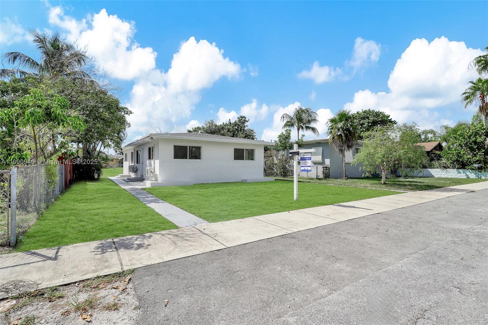 HOLLYWOOD PARK - Residential Lease