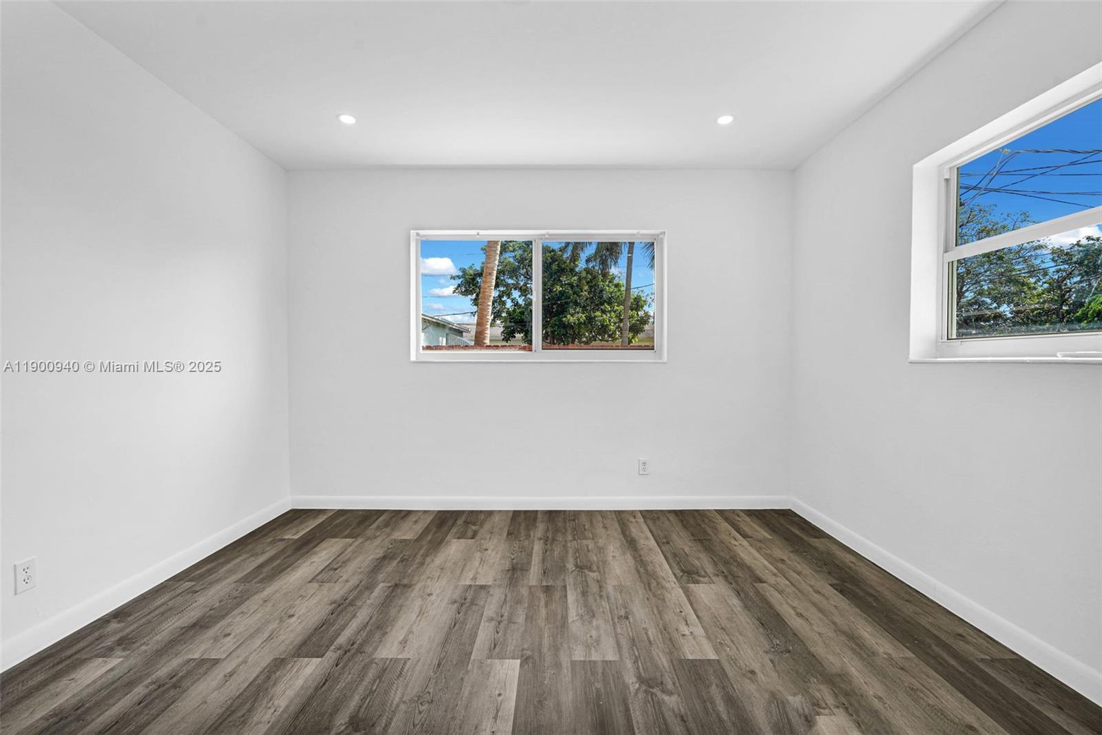 HOLLYWOOD PARK - Residential Lease